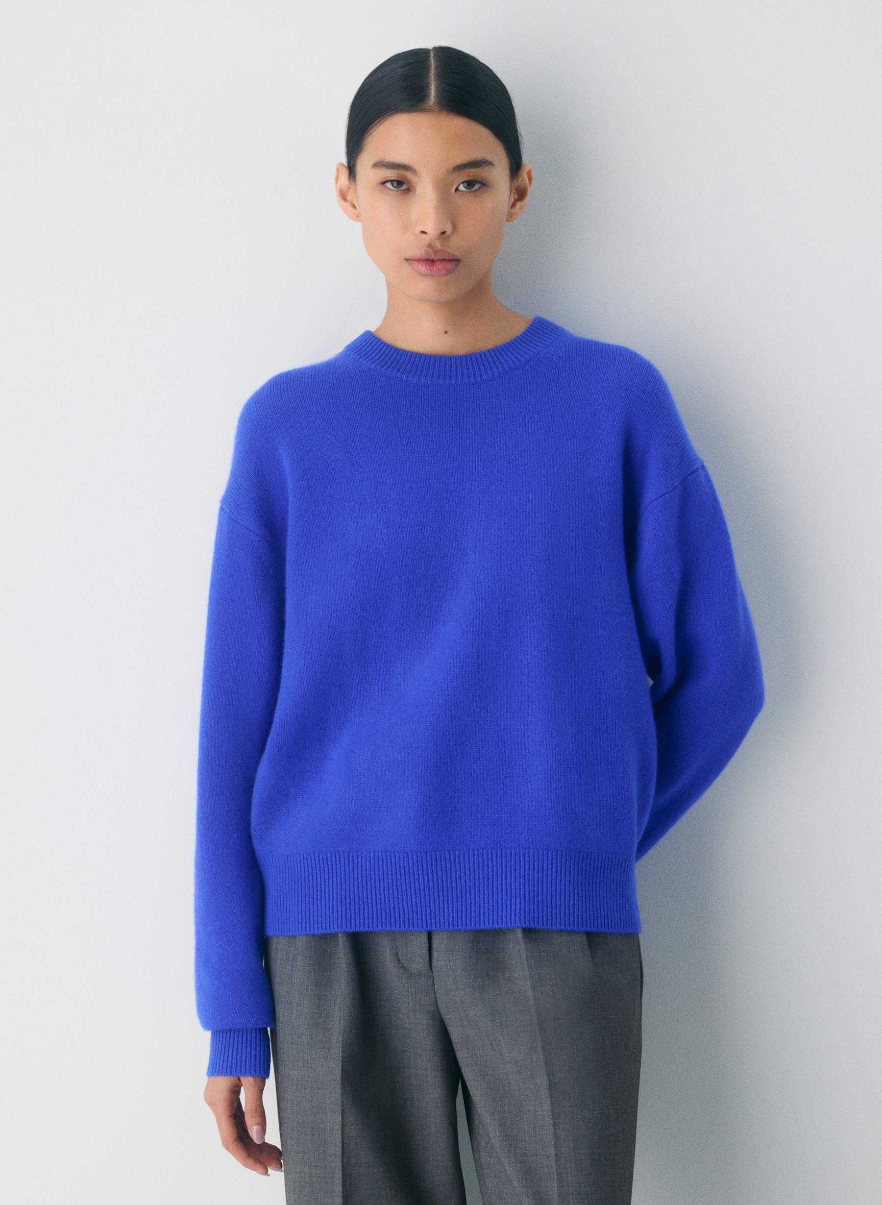 Aritzia, Essential Cashmere Relaxed Crew Sweater in Ablaze Blue