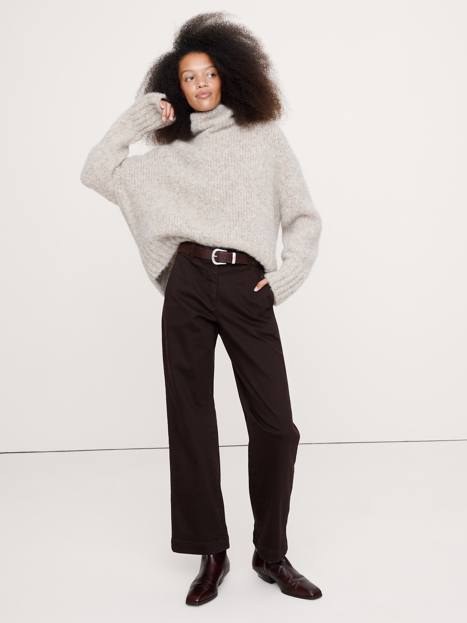 The Weekender Straight-Leg Pant