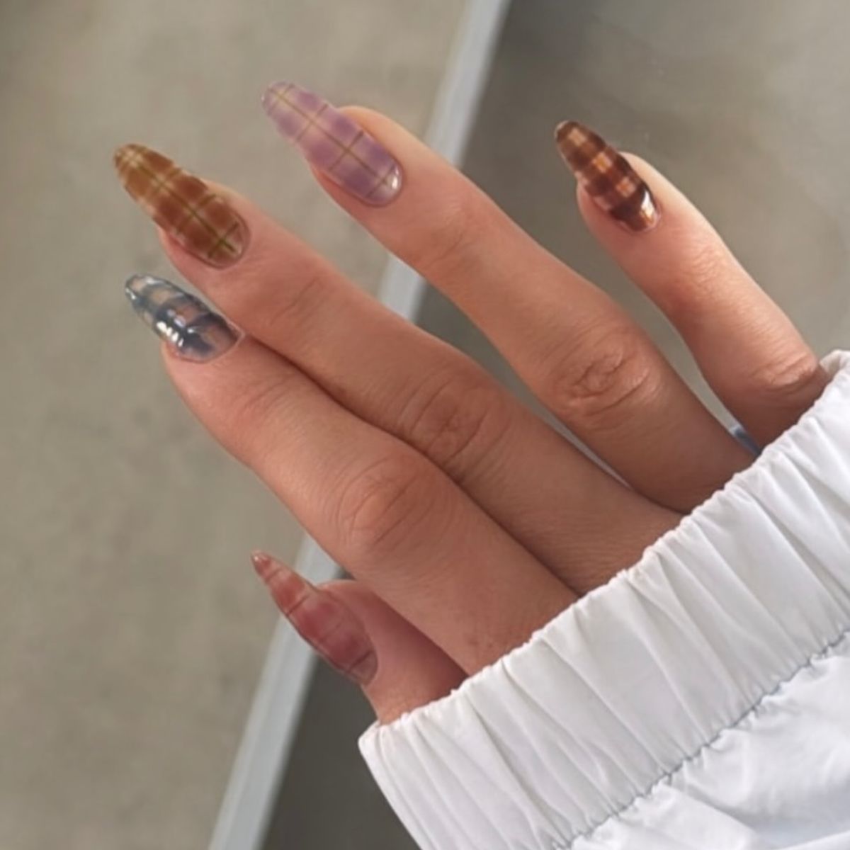 Checkered nail trend